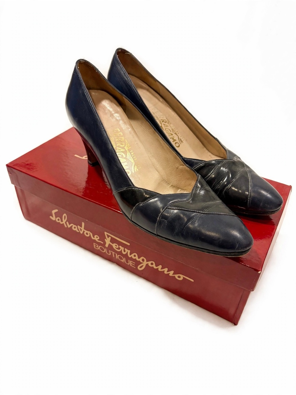 Salvatore Ferragamo Dark Navy Leather Pumps AAA